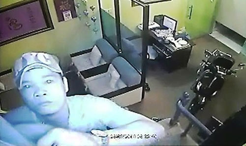 Camera ghi hình tên trộm đột nhập nhà tiến sĩ tâm lý